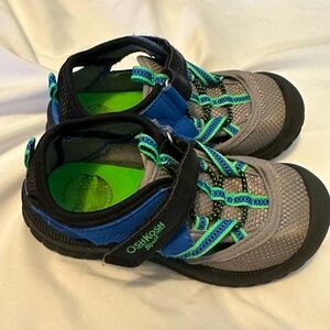 Oshkosh B’gosh sandals / water shoes